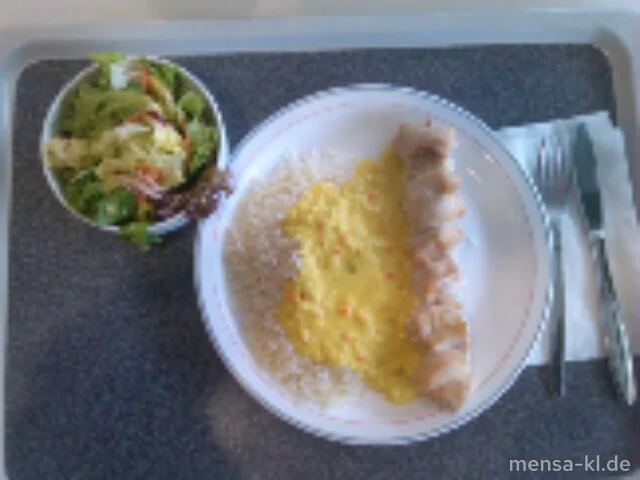 Hähnchenbrustspieß (G) mit Curry-Cocos-Soße, Reis und Salat