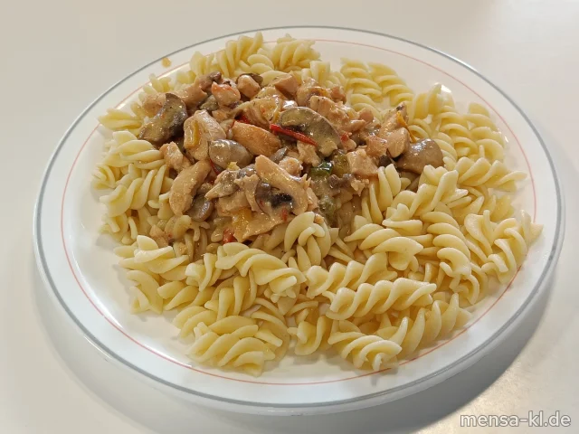 Cremiges Cajun Hähnchen mit Frischkäse, Paprika und Champignons (La,G), High Protein Pasta (Gl) und Salat
