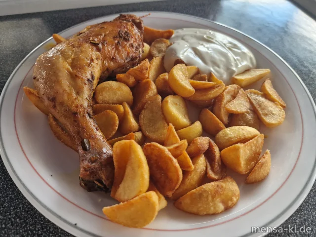 Rosmarin-Hähnchenkeule mit Joghurt-Dip (La), Potato-Wedges und Salat