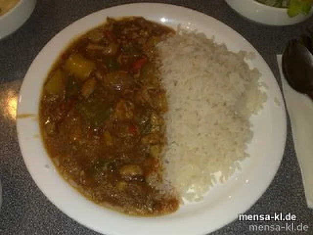 Schweinegeschnetzeltes mit Paprika-Pfeffersoße, Reis und Salat