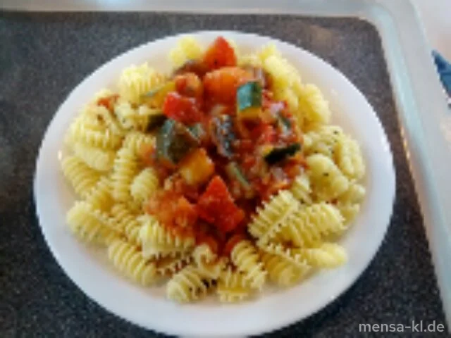 Frisches italienisches Schmorgemüse (V,Lfrei,V+) mit Basilikum-Nudeln (V,Lfrei,V+) und Salat (V,Lfrei,V+) | Laktosefrei | Vegan