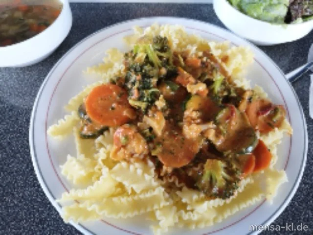 Gemüsegulasch (Gl,La,V) mit Eiernudeln (1,Gl,Ei,V) und Salat (V)