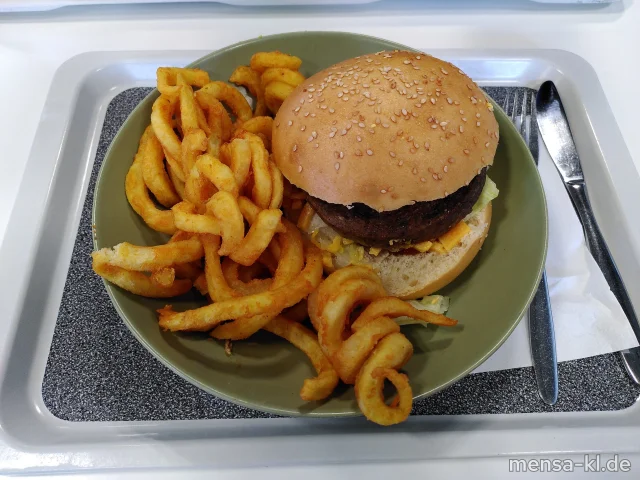 Campus BBQ Burger: BIO-Rindfleisch (Ei,R) belegt mit Eisberg, Cheddar und BBQ Sauce (1,La,Sl) im Brioche Burger Bun (Gl,La), dazu Twister Pommes (Gl)