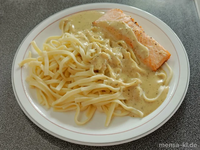 Lachsfilet (Fi) mit Pesto-Sahne-Soße (1,Gl,Nu,La,Sf) und Tagliatelle (Gl), dazu einen Beilagensalat nach Wahl