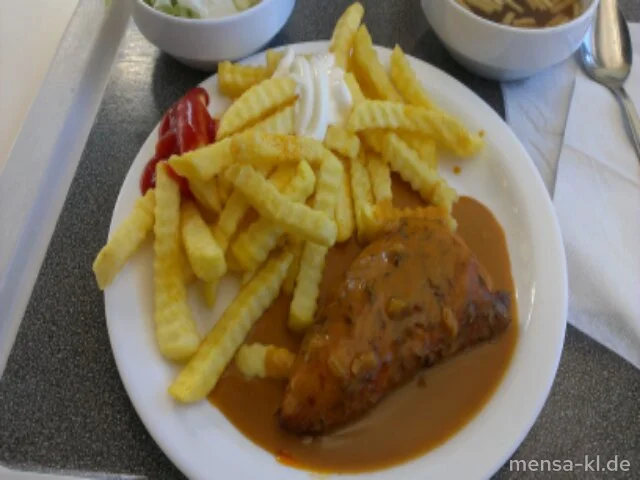 Gegrilltes Putenbrustfilet (G) mit Rahmsoße, Grusel-Frites und Salat