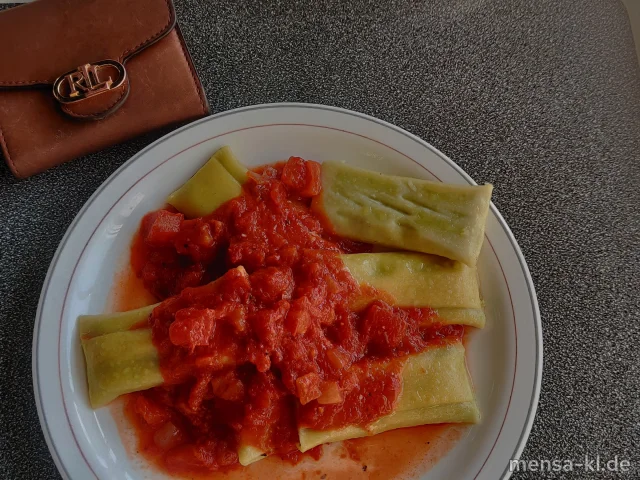 Canneloni mit Spinat und Ricotta gefüllt (Gl,Ei,La) in fruchtigem Tomatensugo (Gl), dazu Salat (1,Sf)