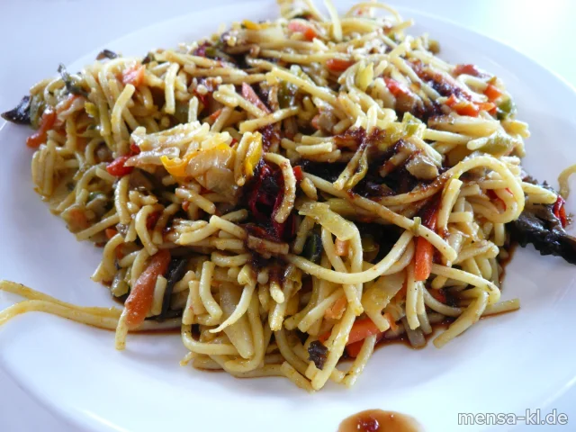"Bami Goreng": Indonesisches Nudelgericht mit Gemüse (V,Lfrei,V+), dazu Salat (V,Lfrei,V+) | Laktosefrei | Vegan