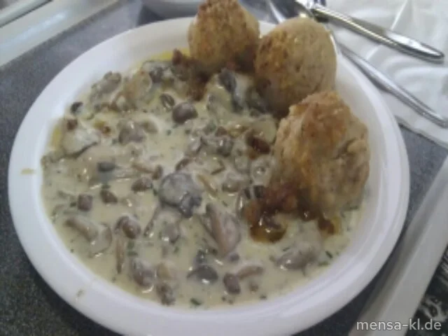 Schwammerl (V), drei Semmelknödel (auf Wunsch mit Speckschmelze (S/2)) und Salat