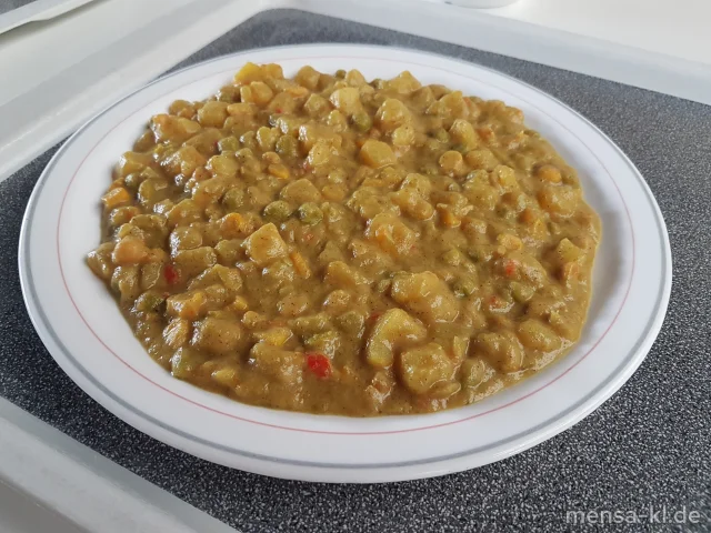 Kartoffel-Curry mit Kichererbsen, Mais, Erbsen, Paprika und Mango (Sl,Sf), dazu einen Beilagensalat nach Wahl