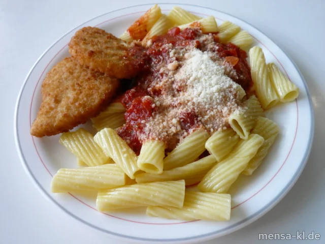 Schnitzel "Valess" "Mailänder Art" (Gl,Ei,La,V) mit Tomatensoße (9,V), Rigatoni (1,Gl,V), Grana Padano (2,Ei,La,V) und Salat (V)
