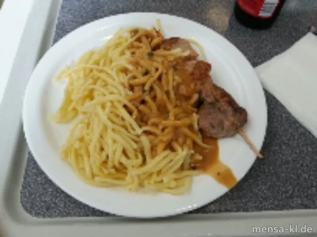 Schweinelendespieß (S) mit Pfeffer-Rahmsoße und Spätzle