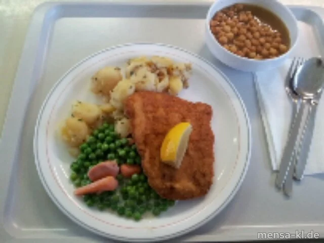 Paniertes Schnitzel 'Wiener Art' (S) mit Kräuterkartoffeln und Erbsen-Karotten-Gemüse