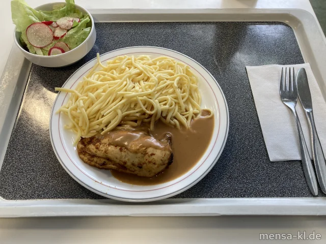 Hähnchenbrust (G) mit Rahmsoße (Gl,La), Spätzle (1,Gl,Ei) und einen Beilagensalat nach Wahl
