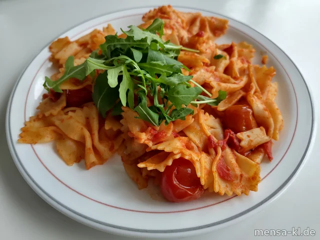 Zitronen-Farfalle mit glasierten Tomaten und Rucola (Gl), dazu ein Beilagensalat nach Wahl