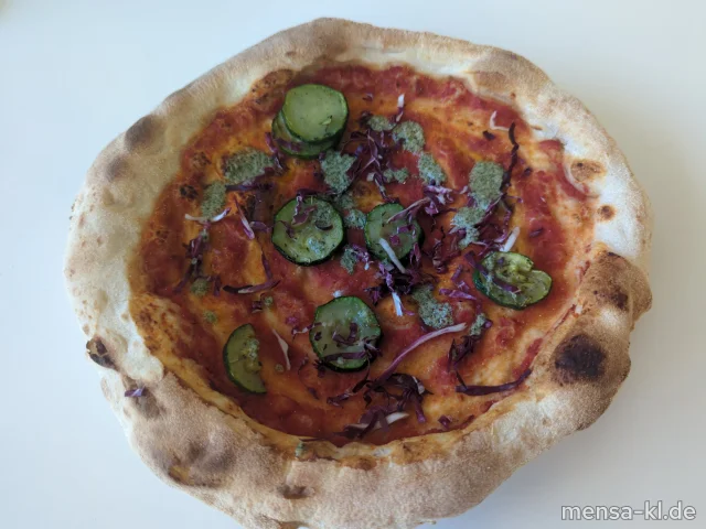 Pizza Vegano alla Napoletana mit Radiccio, Basilikumcreme und gegrillte Zucchini (Gl)