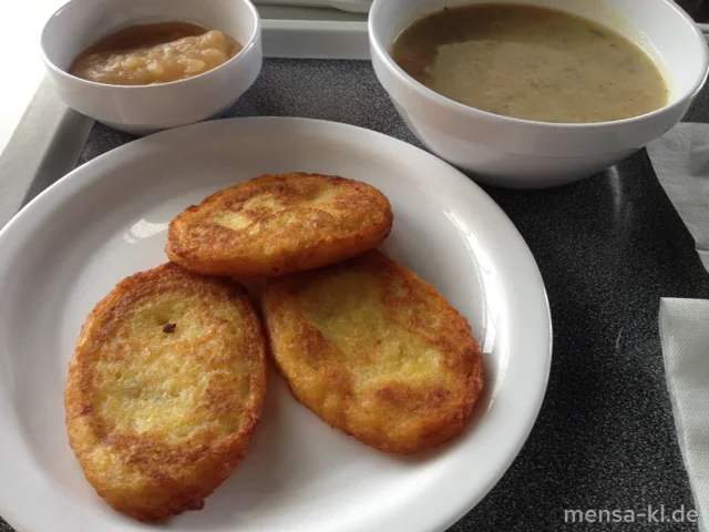 Pfälzer Grumbeersuppe (V) mit Grumbeerpannekuche (3,V) und hausgemachtem Appelmus (3,V)