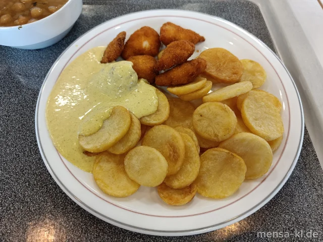 Hähnchencrossies (Gl,G) mit Curry-Dip (1,9,Gl,Ei,La,Sf), Pommes-Chips und Salat