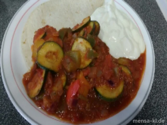"Fajita Pueblo" mit Paprika, Zucchini und Zwiebeln (Gl,La,Sl,So,V), dazu Sour Cream (9,Gl,Ei,La,So,V), Tortillas (2,Gl,V) und Eisbergsalat (V)