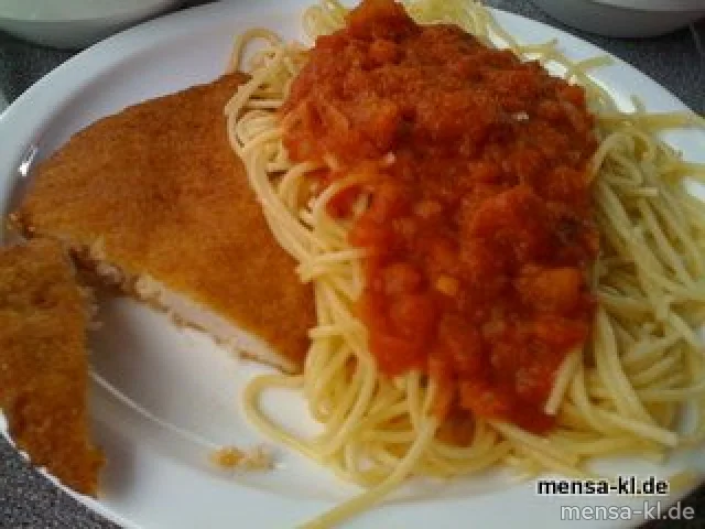 Spaghetti mit Tomatensugo, Hähnchenbrust-Piccata (Hähnchenschnitzel mit Parmesan-Panade) und Salat