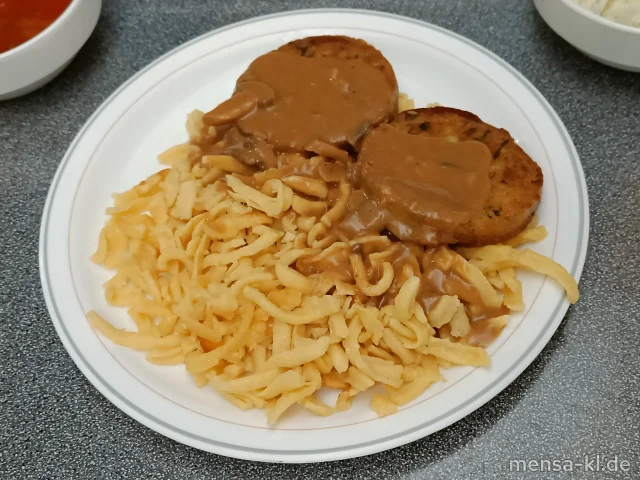Hirse-Käse-Taler (Gl,Ei,La) mit Champignon-Rahmsoße (Gl,La), Eierspätzle (Gl,Ei) und Salat