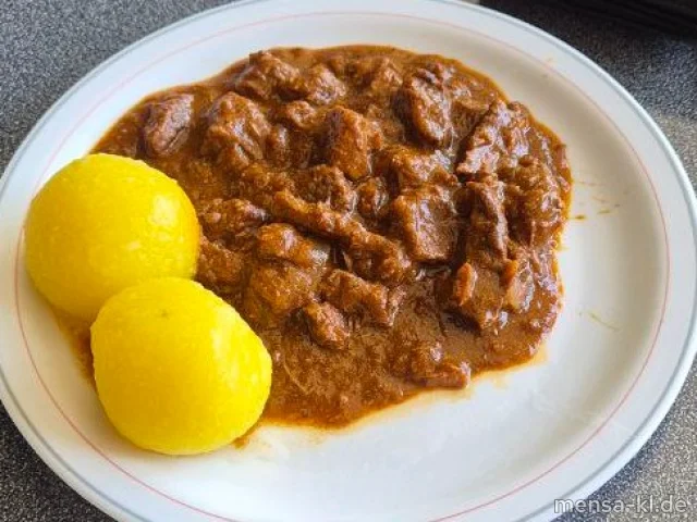 Rindersaftgulasch (5,Sw,A,R) mit Kartoffelknödel (5,Sw) und Salat