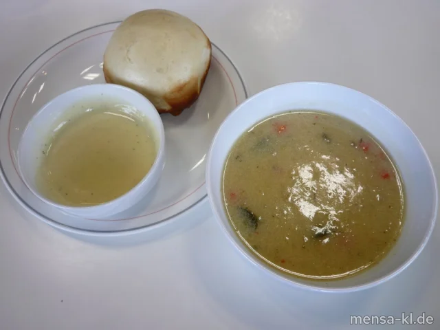 Kartoffelsuppe (5,La,Sw,Sl,V), dazu eine große Dampfnudel (Gl,Ei,La,V) mit Vanillesoße (La,V)
