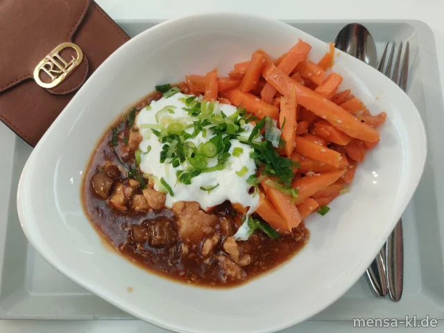 Asiatische Caroodles mit Putengeschnetzeltem (Gl,Se,So,G), dazu ein Sesam-Dip (La,Se)
