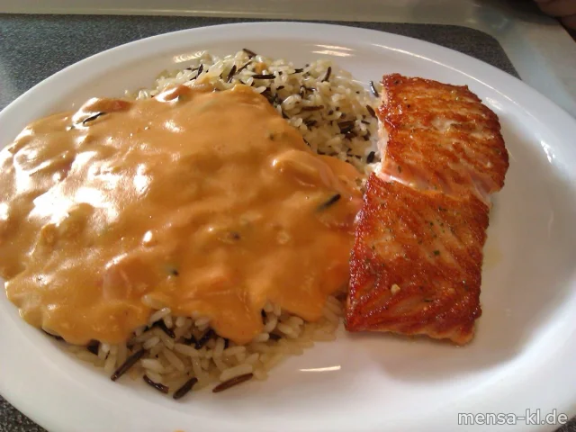 Lachsfilet mit Tomatenhollandaise und Reis mit Wildreis