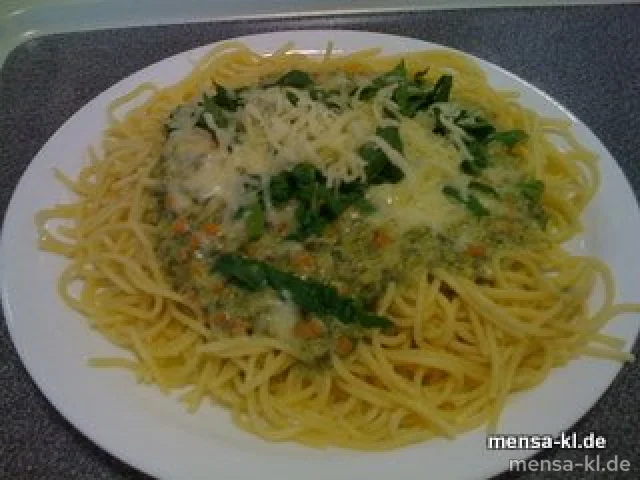 Spaghetti mit Spinatsoße (V), geriebener Mozzarella und Salat