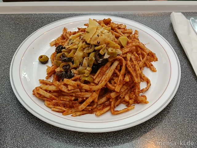 Tagliatelle mit Pesto Rosso (1,3,6,Gl,Nu,Sl,Sf), dazu einen Beilagensalat nach Wahl