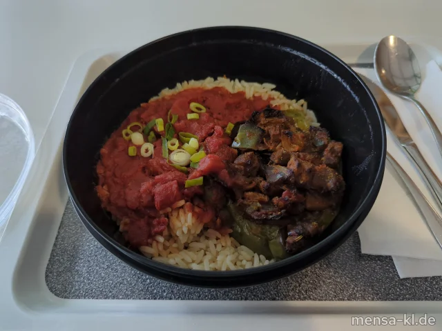 Paprika gefüllt mit Reis (Gl,Sl), dazu Tomatensugo (Gl)