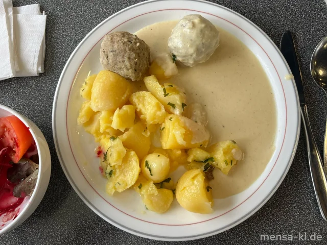 BIO Fleischknödel (Gl,Ei,R,S) mit Meerrettichsoße (5,Gl,La,Sw,Sf) und Petersilienkartoffeln (5,La,Sw), dazu einen Beilagensalat nach Wahl