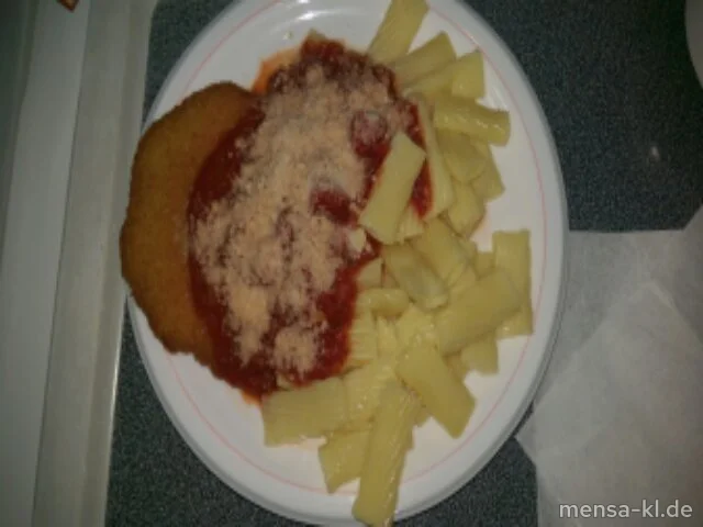 Paniertes Schweineschnitzel (Gl,S) mit Tomatensugo, Rigatoni (1,Gl), Grana Padano (2,Ei,La) und Salat
