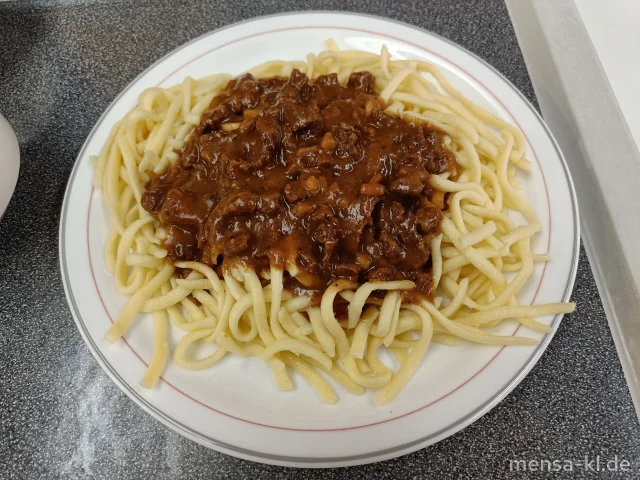 Rindergeschnetzeltes in Calvados-Senfsoße mit Äpfeln (3,5,Gl,La,Sw,Sf,A,R), Spätzle (1,Gl,Ei) und Salat