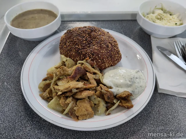 Veganes Kebab mit Kräuter-Dip (Gl,Nu,Sf), Protein-Dönerbrot (Gl,Se,So) und Krautsalat (1,5,Sw,Sf)