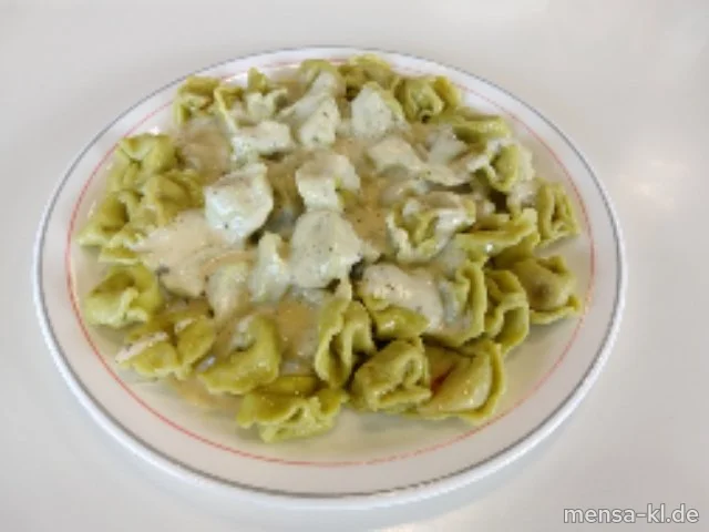 Grüne Tortellini mit Gemüsefüllung (1,Gl,Sl,V), dazu Basilikumsoße (Gl,La,V) und Salat (V)