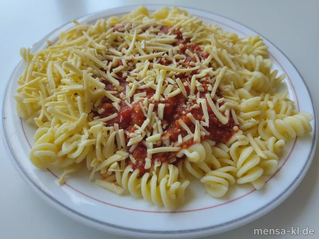 Bolognese mit veganem Hack und Wurzelgemüse (Gl,Sl), Fusilli (Gl), veganer Mozzarella (1), dazu Salat