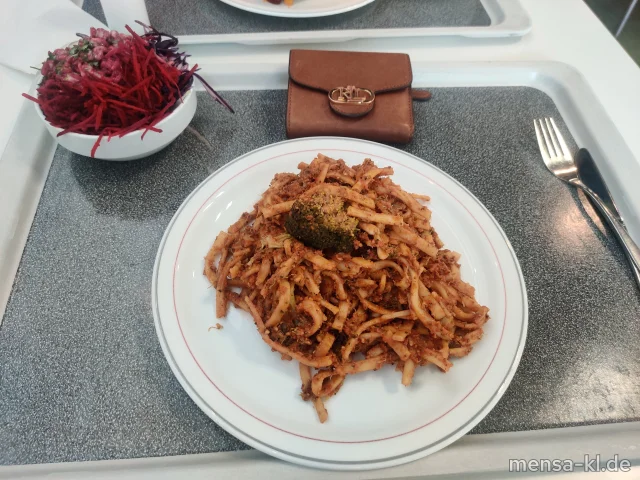 Linguine mit Pesto Genovese und Broccoli (1,Gl,Nu,So), dazu einen Beilagensalat nach Wahl