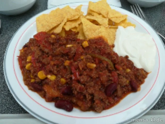 Chili-Con-Carne (Sl,R) mit Sour-Cream-Dip (9,Gl,Ei,La,So), Tortilla Chips und Salat
