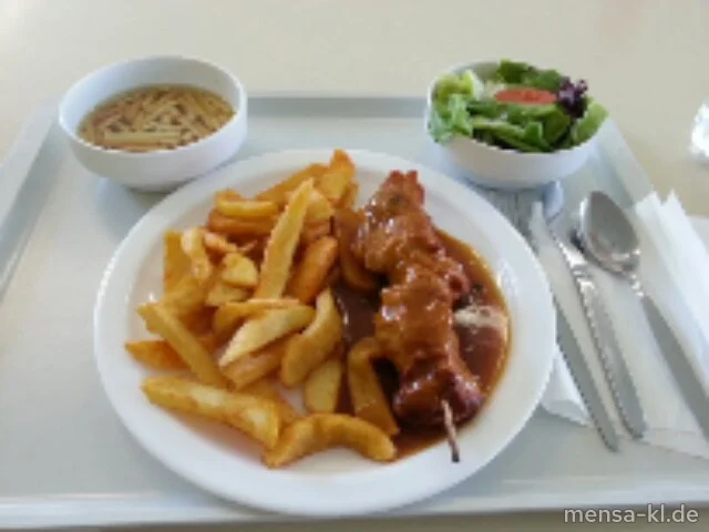 Fleischspieß (4,S,Lfrei) mit Pfeffersoße (Lfrei,A), Steakhouse frites (Lfrei) und Farmersalat (Lfrei)