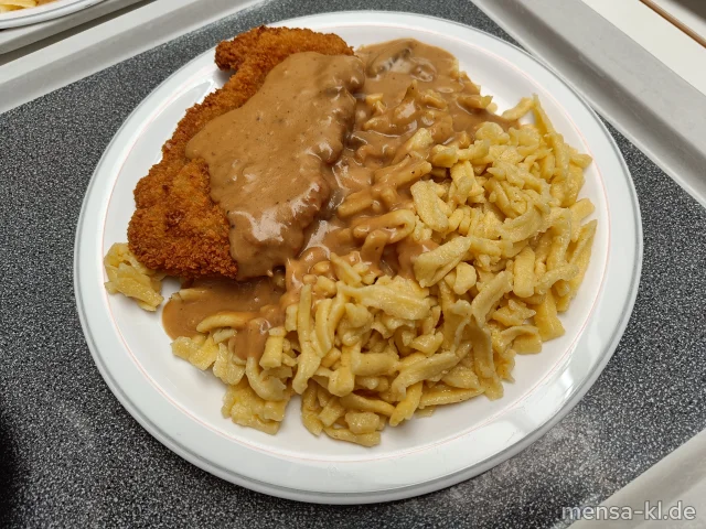 Paniertes Schweineschnitzel (Gl,Ei,S) mit Champignon-Rahmsoße (Gl,La), Spätzle (Gl,Ei,La) und Salat