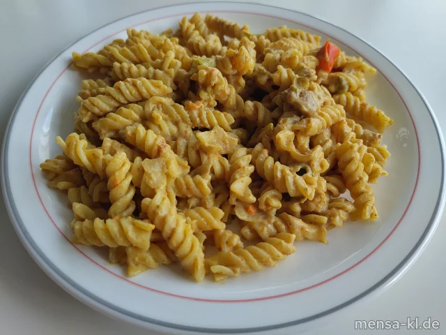 Erdnuss-Kokos-Pasta (5,En,Gl,Sw,Sf,Se,So), dazu ein Beilagensalat nach Wahl