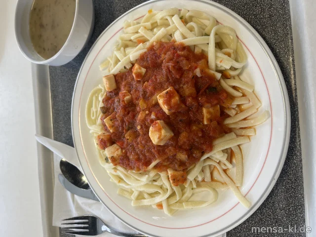 Gemüsenudeln (Gl,Sl), veganer Käse Greek Style und Salat