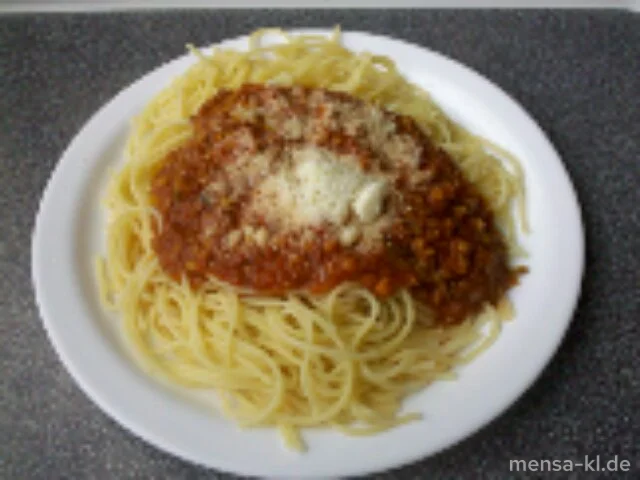 Spaghetti mit Bolognese von roten Linsen, Grana Padano (2) und Salat