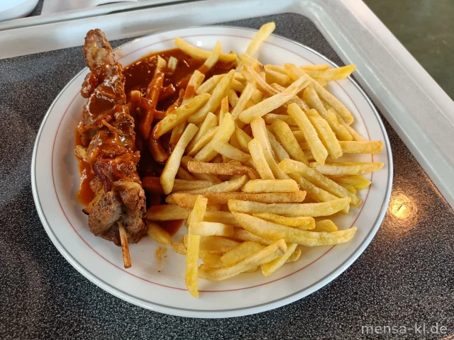 Schweinespieß (S) mit Schaschliksoße (La,Sl,Sf), Pommes frites und Salat