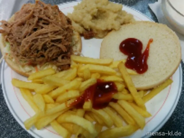 Pulled Pork (S) mit Burgerbrötchen (Gl,Se) und Coleslaw-Salat (1,5,9,Gl,Ei,Sw,So), dazu Pommes frites und verschiedene Dips (5,La,Sl,Sw,Sf)