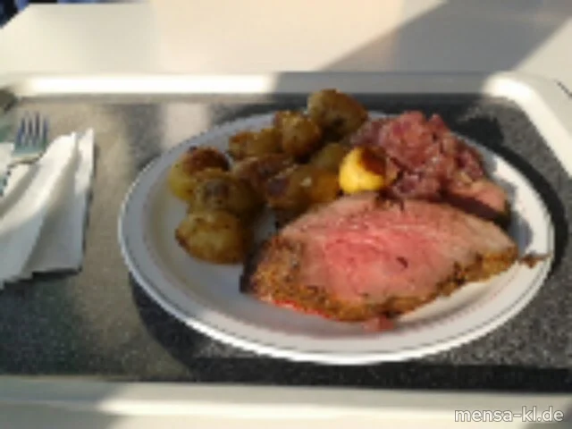 Roastbeef am Stück gebraten (R,Lfrei), Rotwein-Zwiebel-Confit (Lfrei,A) und gebackene Drillinge (Lfrei)