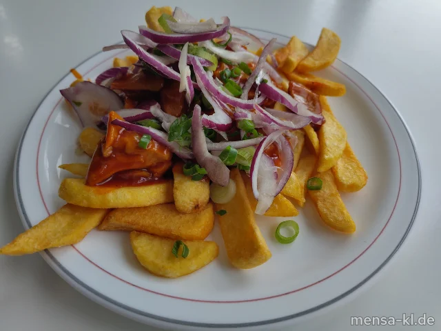 "POUTINE": Große Portion Steakhouse-Fries mit Pulled Veggie (Gl,Sl), Barbecuesoße (Sl), Frühlingszwiebeln und roten Zwiebeln, dazu Karotten-Mais Gemüse
