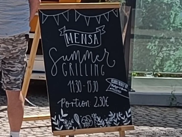 Rindswürste, Bratwürste, Frikadellen sowie vegetarische Spezialitäten