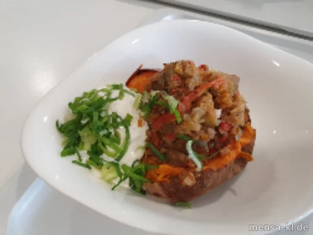 Süßkartoffel (V) mit Ratatouille (V) und Dijon-Senf-Creme (La,Sf,V)